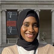 Développeuse web diplômée, j’aide les élèves à reprendre confiance en informatique, pas à pas.